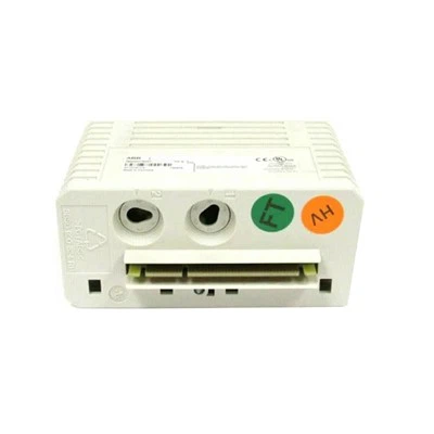 Koji je izlazni napon ABB PLC modula?